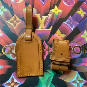 Louis Vuitton luggage tag and poignet (19)